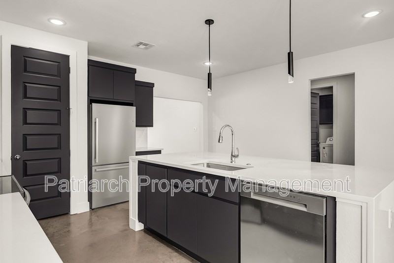 4134 Jeanne Dr - Photo 7 of 32