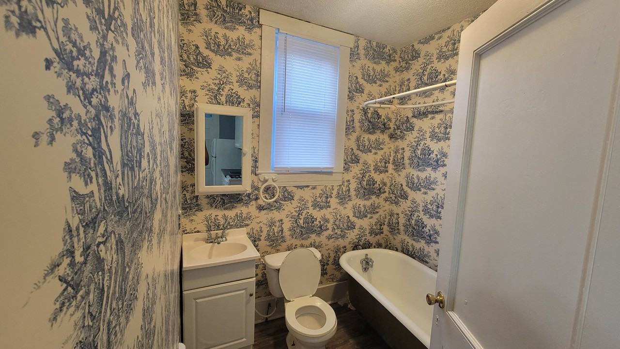1841 Brownsboro Rd - Photo 2 of 5