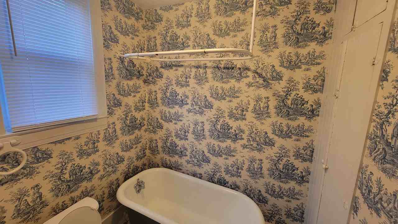1841 Brownsboro Rd - Photo 3 of 5