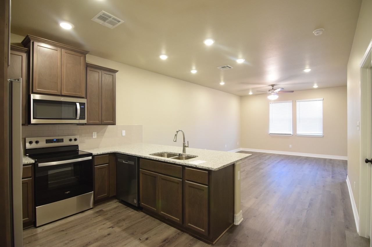 1182 Lindsey Dr - Photo 3 of 18