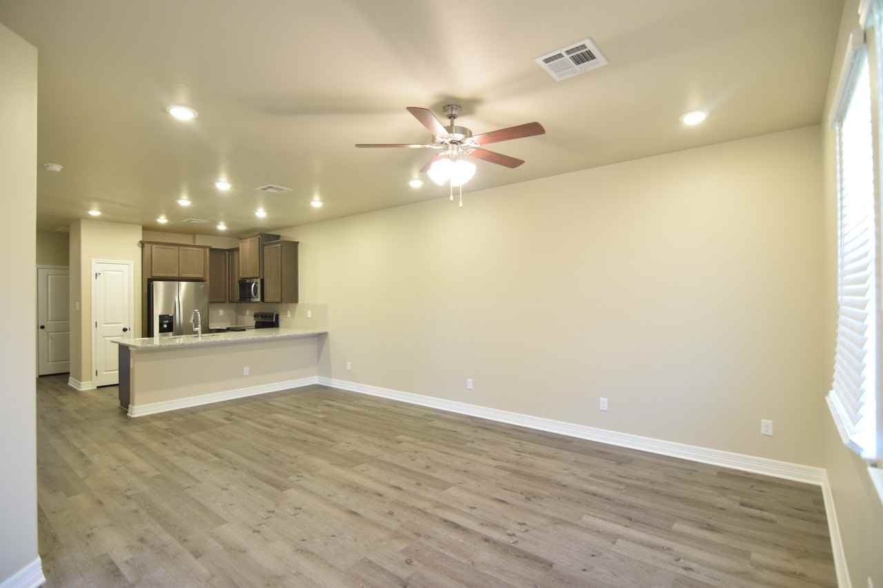 1182 Lindsey Dr - Photo 4 of 18