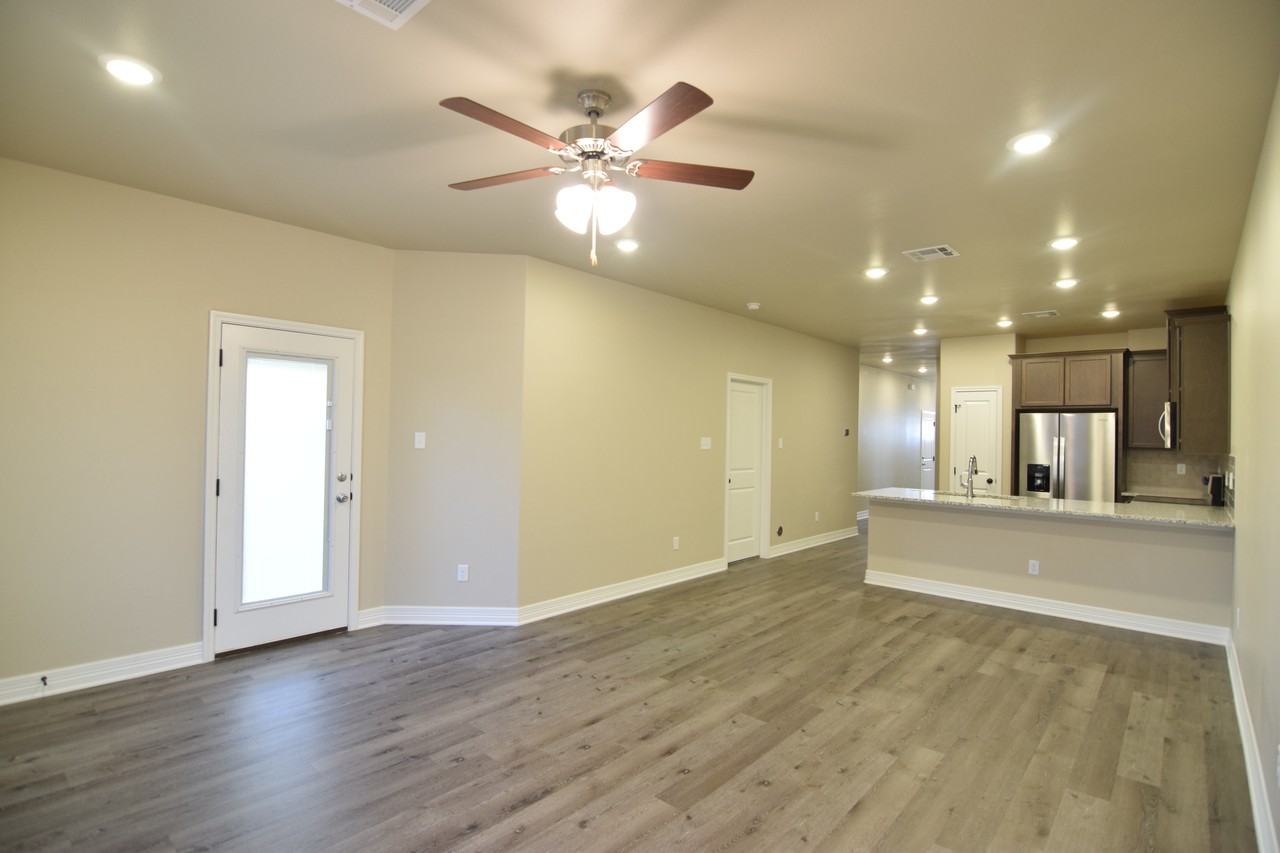1182 Lindsey Dr - Photo 5 of 18