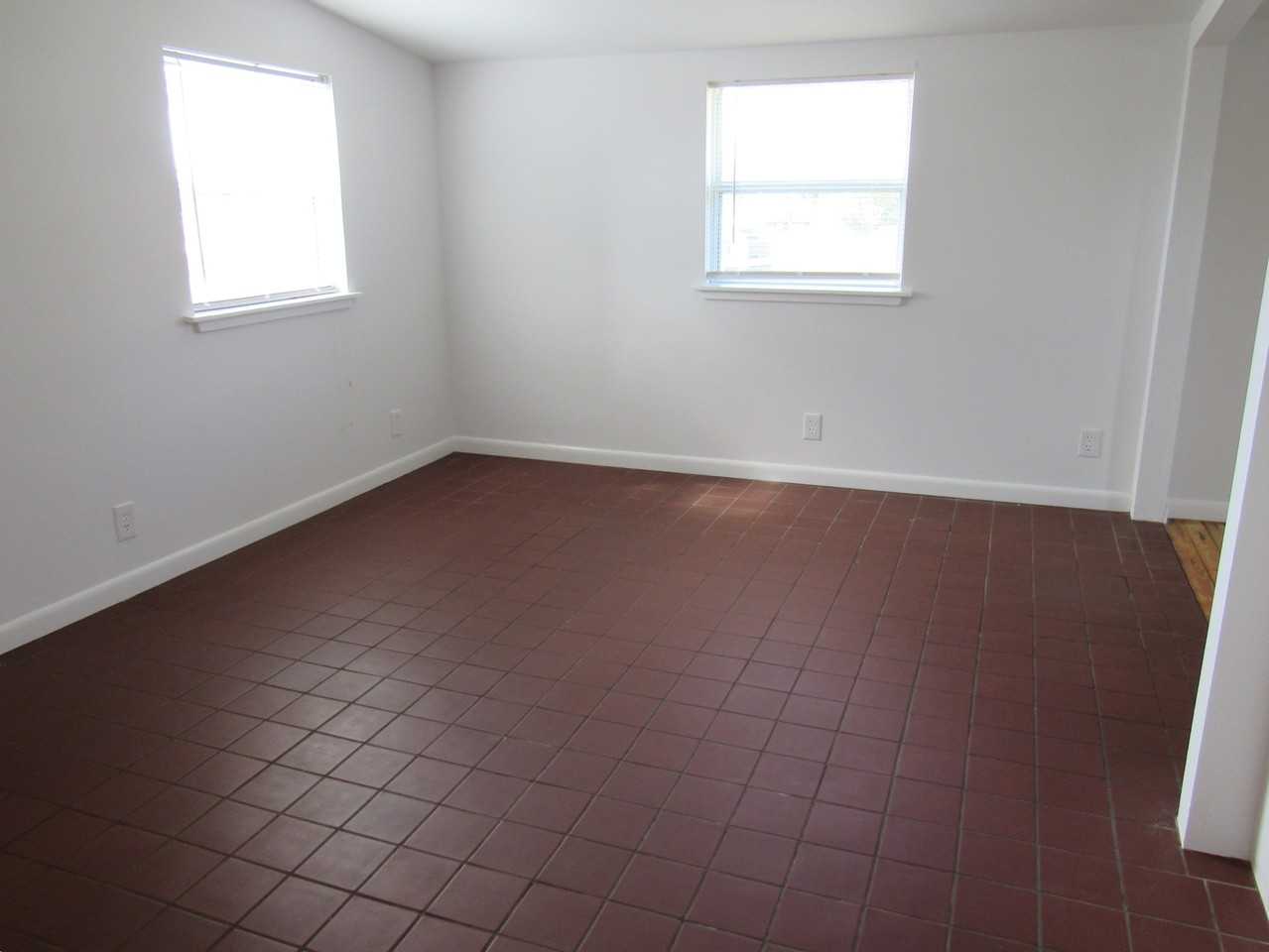 3943 S Peninsula Dr - Photo 2 of 10