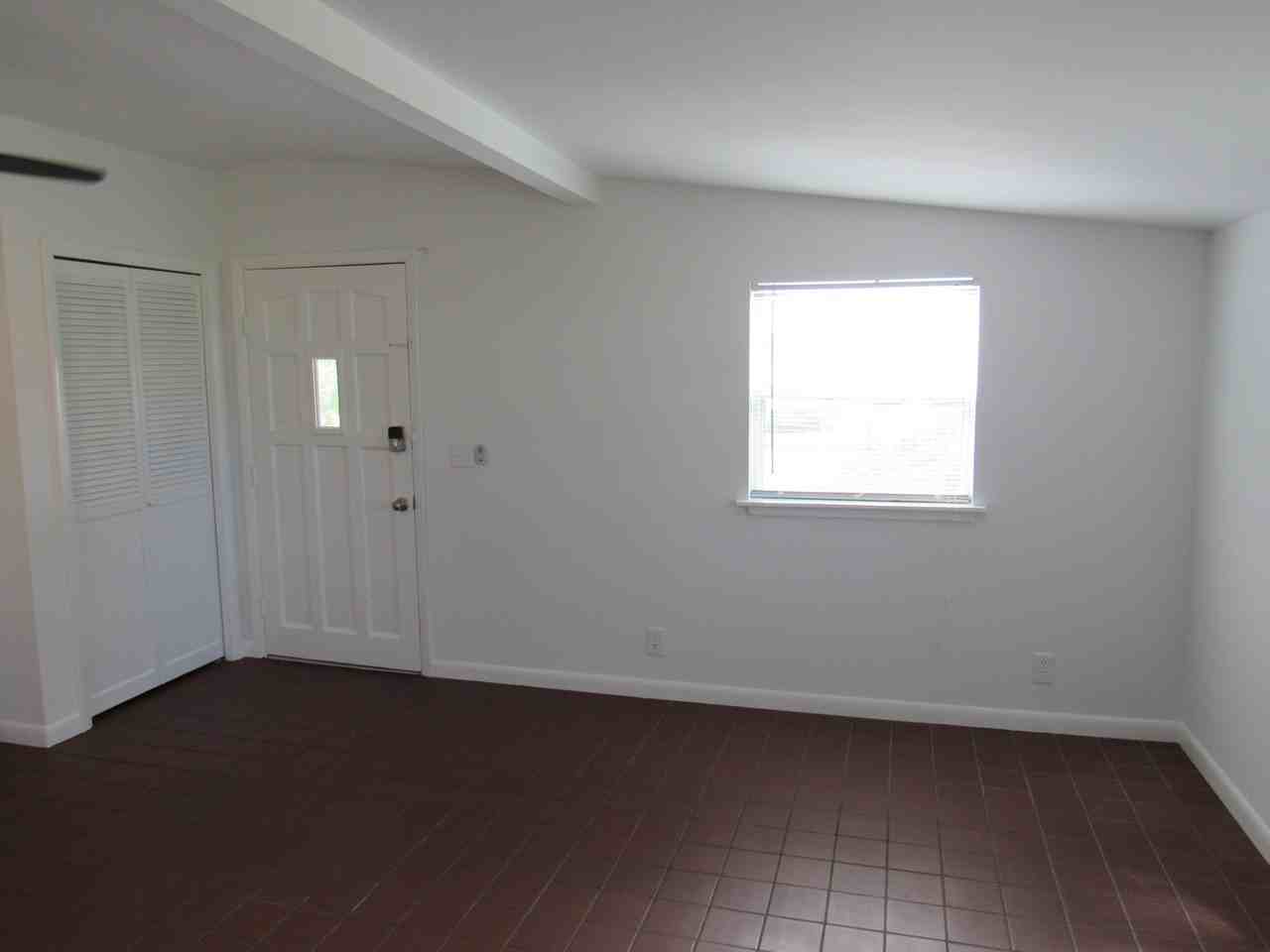 3943 S Peninsula Dr - Photo 3 of 10