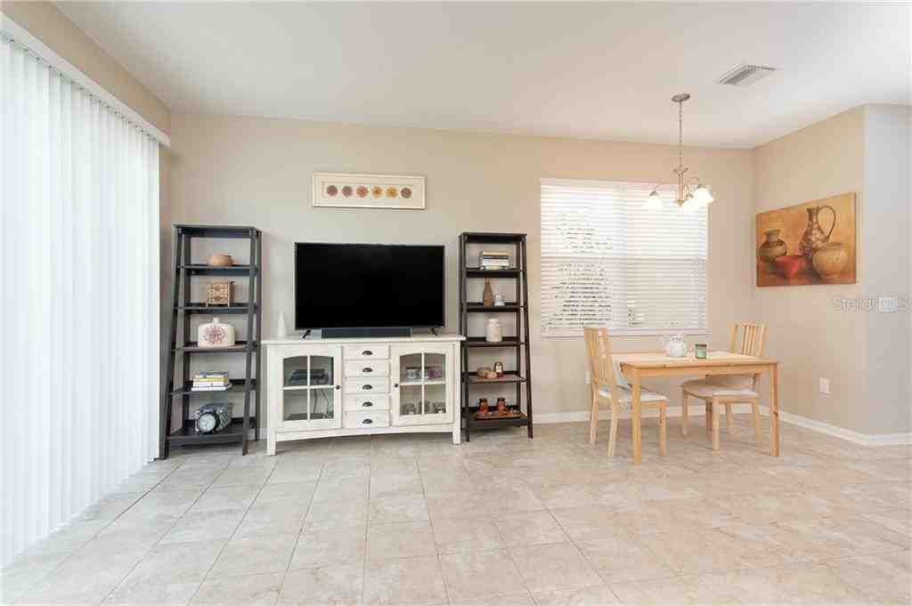 7083 Woodchase Glen Dr - Photo 6 of 26