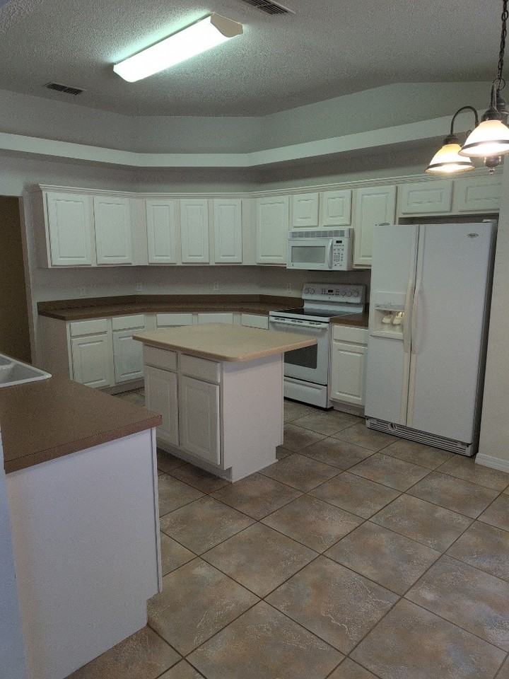 1131 Blackberry Cir - Photo 3 of 14