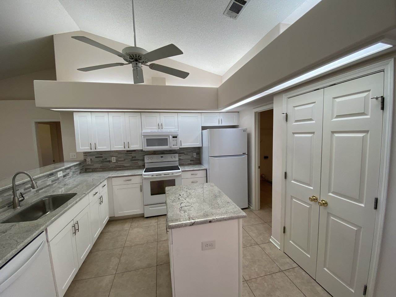 2921 Pga Blvd - Photo 6 of 42