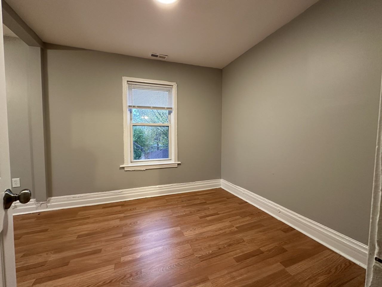 1009 N Parkside Ave - Photo 2 of 12