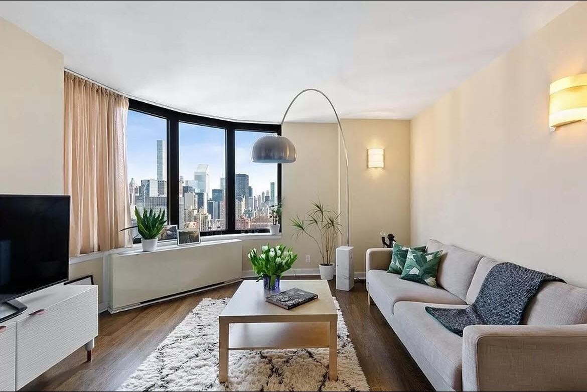 330 E 38Th St - Photo 3 of 11