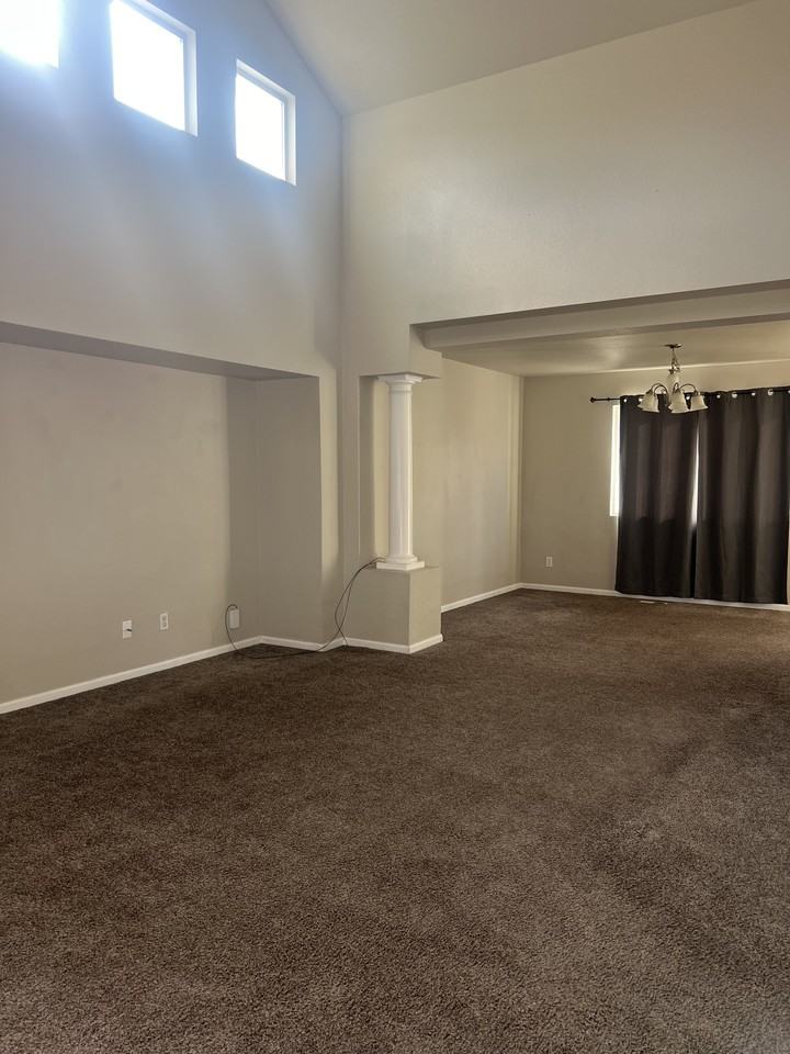 1404 Sunny Hill Dr - Photo 3 of 6