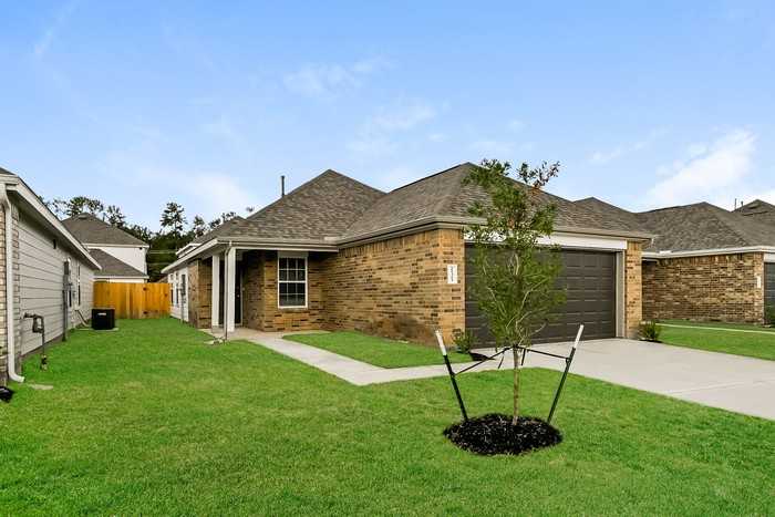 22323 Merlin St - Photo 2 of 16