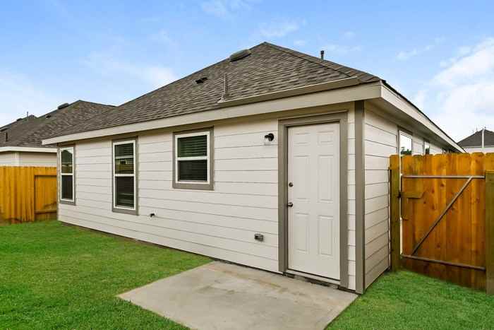 22323 Merlin St - Photo 3 of 16