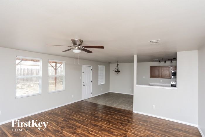 1316 Lauren Dr - Photo 3 of 15