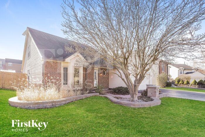 423 Beechwood Dr - Photo 2 of 15