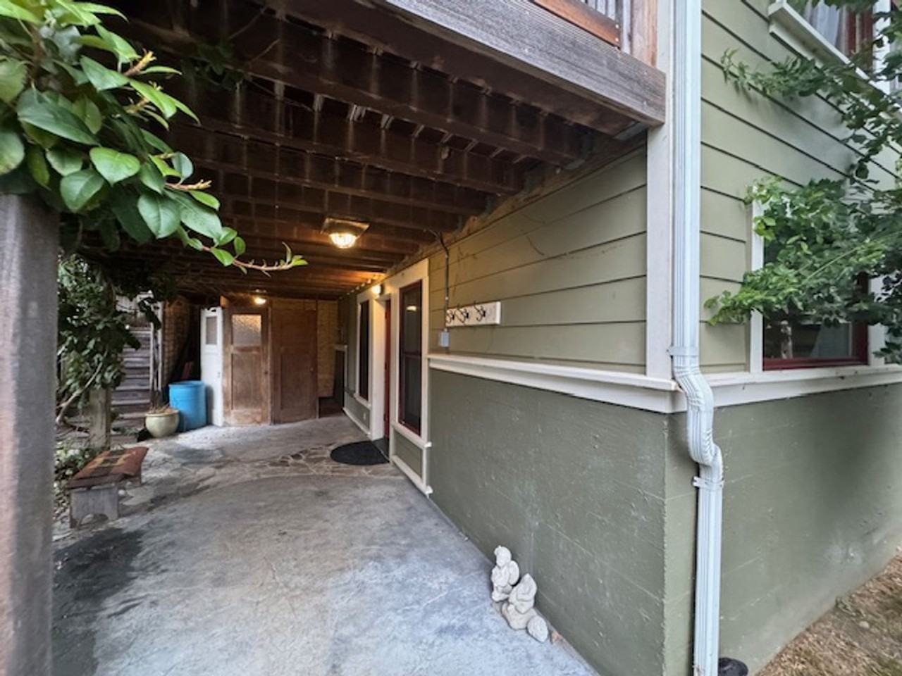 1685 Hyland ST - Photo 2 of 19