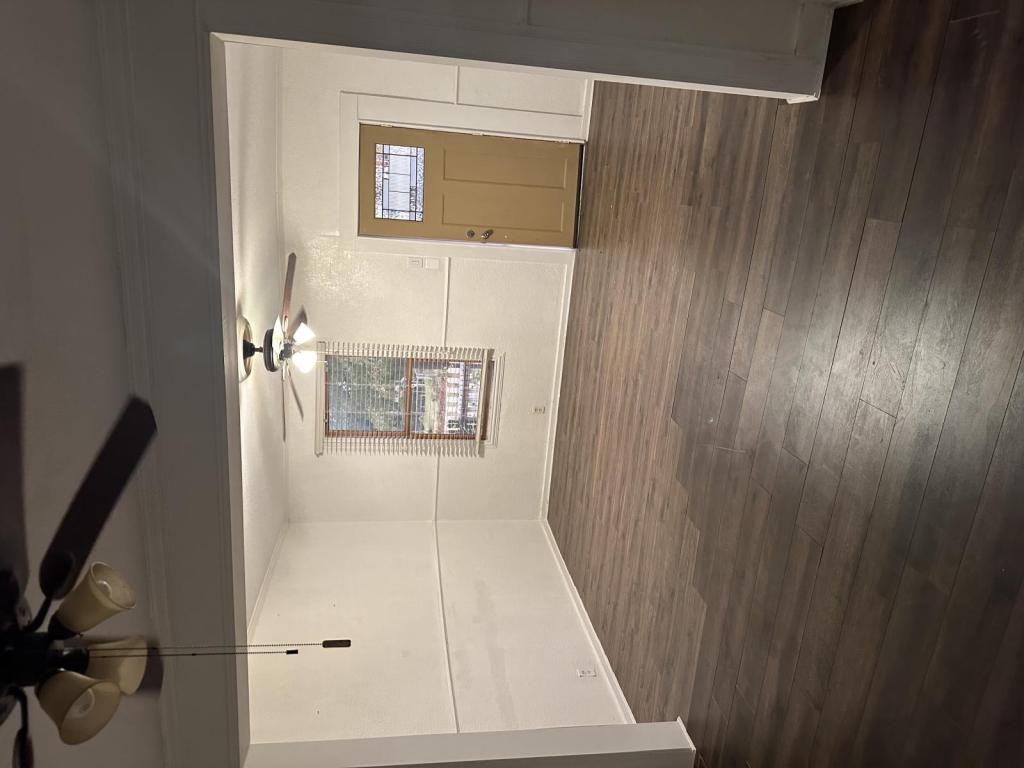 8422 Pennsylvania Ave - Photo 3 of 11