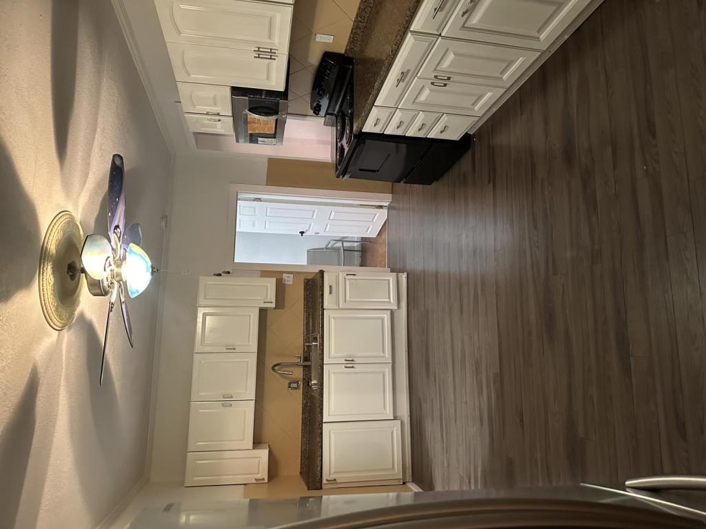 8422 Pennsylvania Ave - Photo 4 of 11