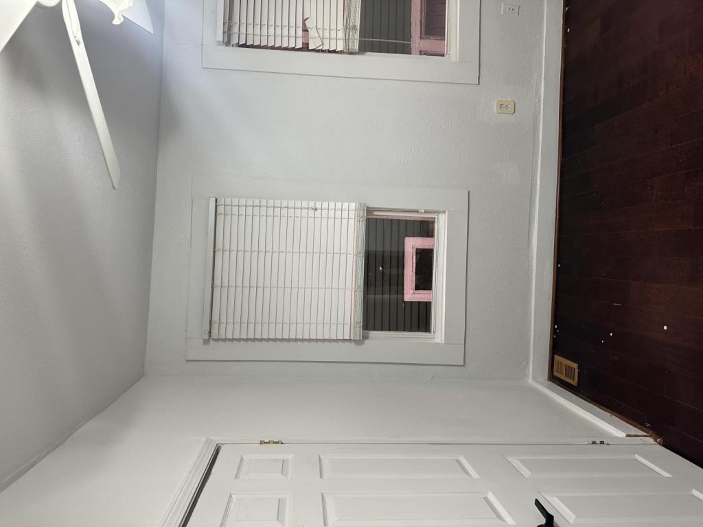 8422 Pennsylvania Ave - Photo 5 of 11