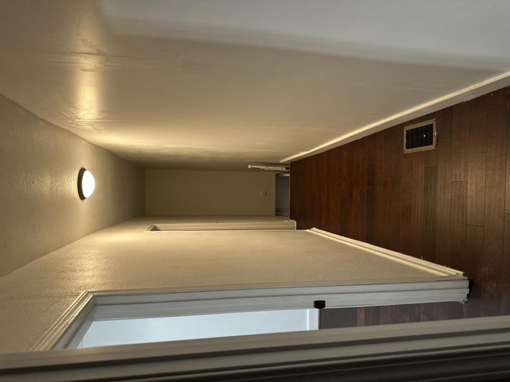 8422 Pennsylvania Ave - Photo 7 of 11