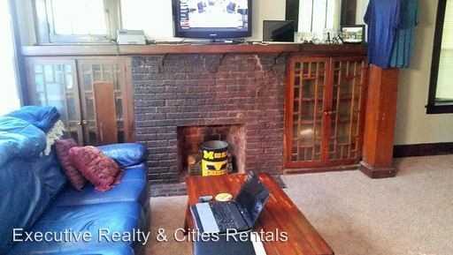 915 N Newton Ave - Photo 3 of 9