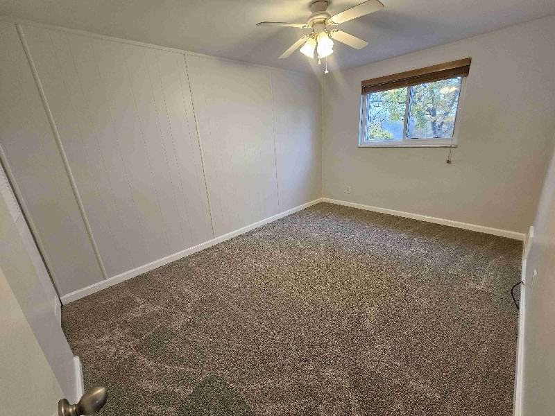 1606 Greentree Rd - Photo 5 of 28