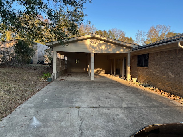 545 Simmons St - Photo 2 of 9