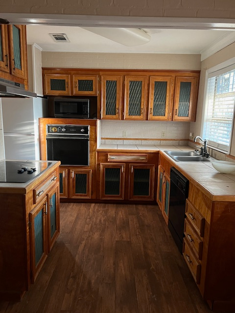 545 Simmons St - Photo 3 of 9