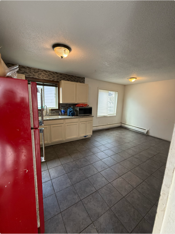 715 Dewey Avenue North - Photo 2 of 11