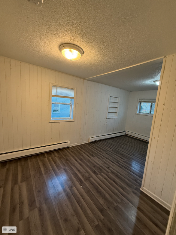 715 Dewey Avenue North - Photo 3 of 11