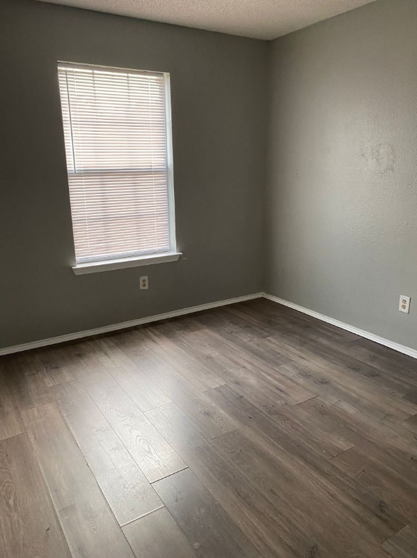 301 Baumann Dr - Photo 4 of 10