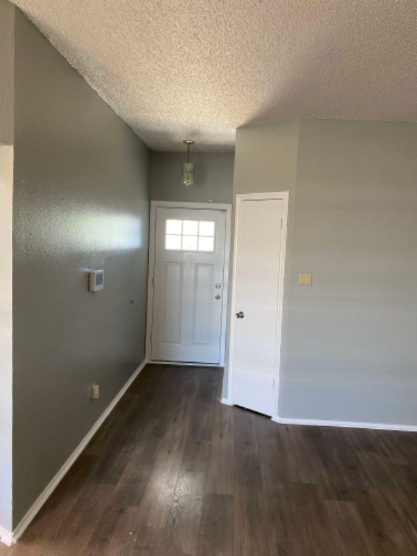 301 Baumann Dr - Photo 5 of 10