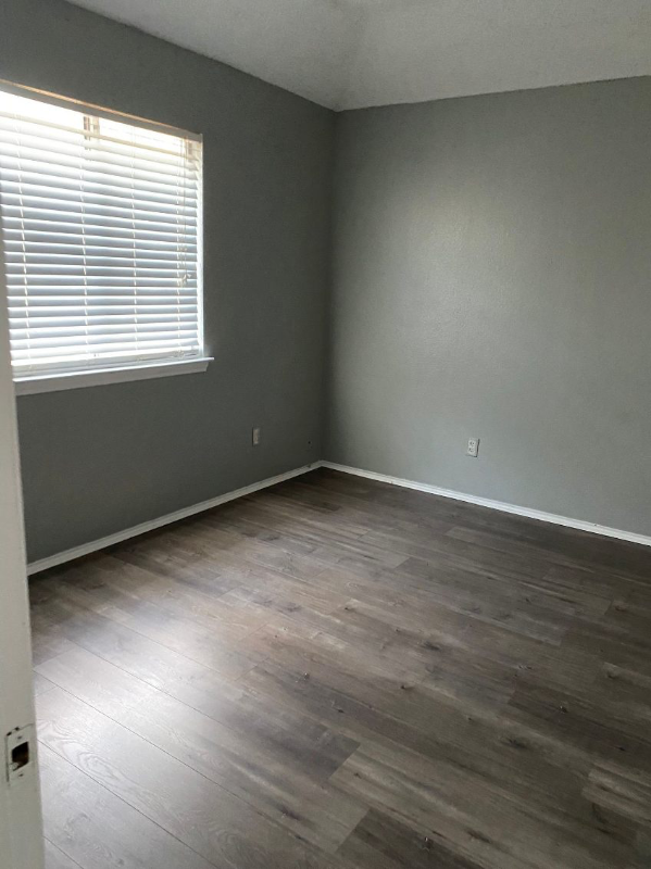 301 Baumann Dr - Photo 6 of 10