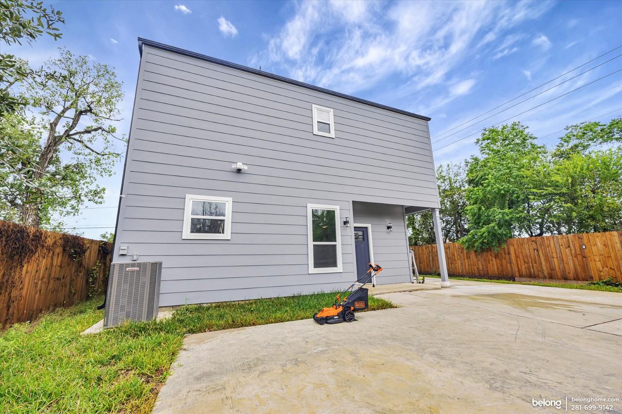 3402 Nathaniel Brown St #B - Photo 2 of 27