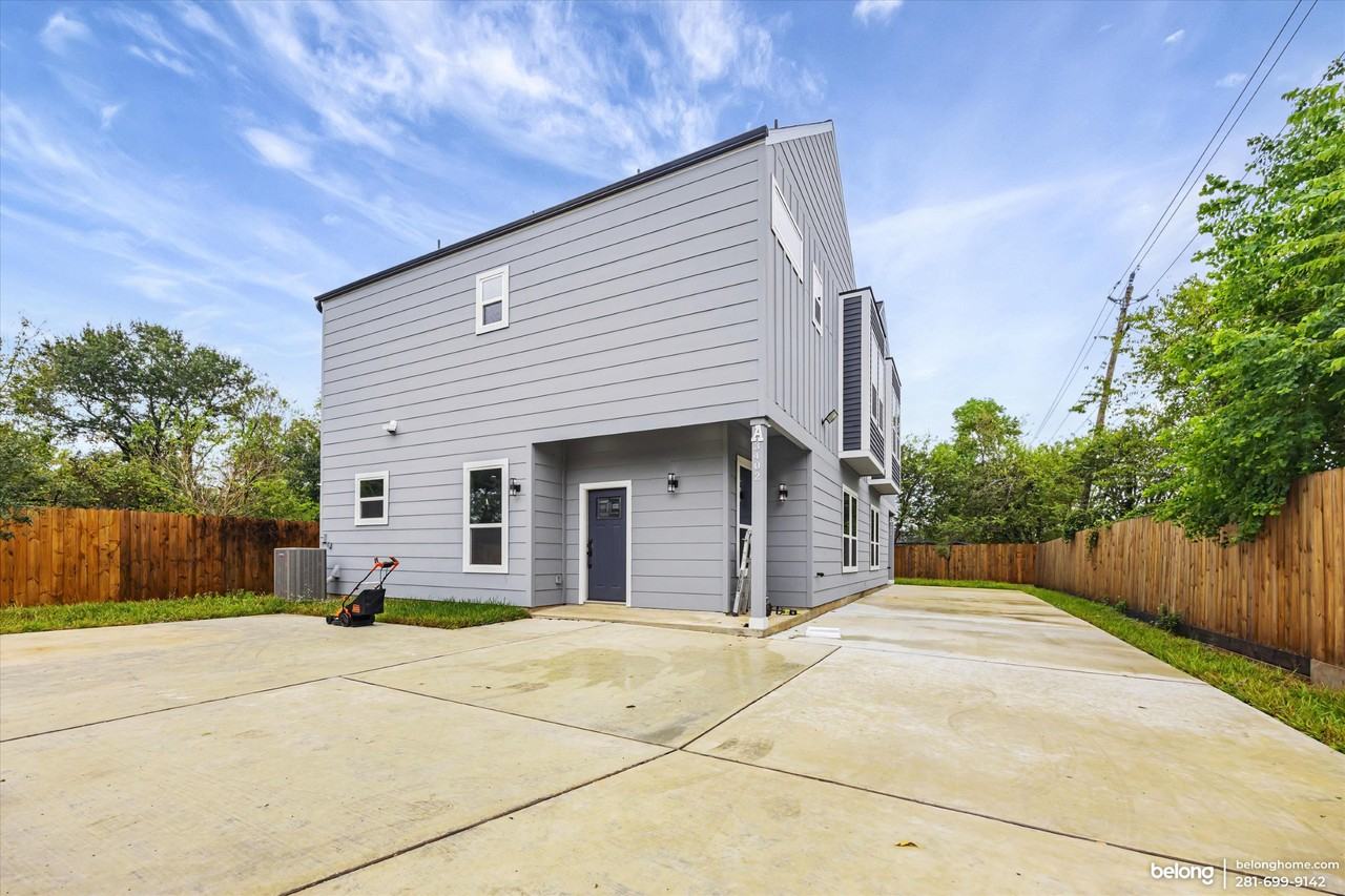 3402 Nathaniel Brown St #B - Photo 4 of 27