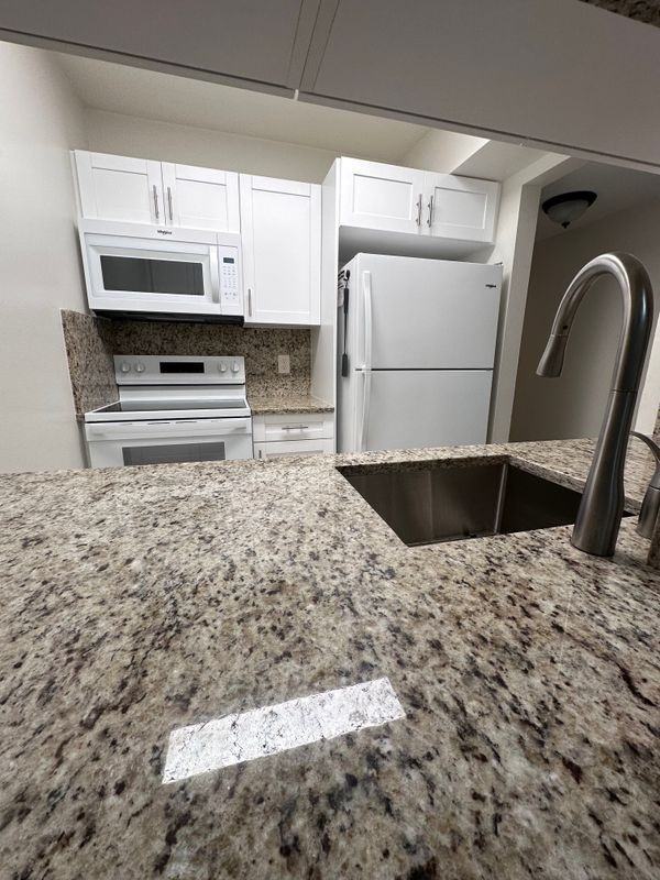 1822 Abbey Rd - Photo 2 of 21