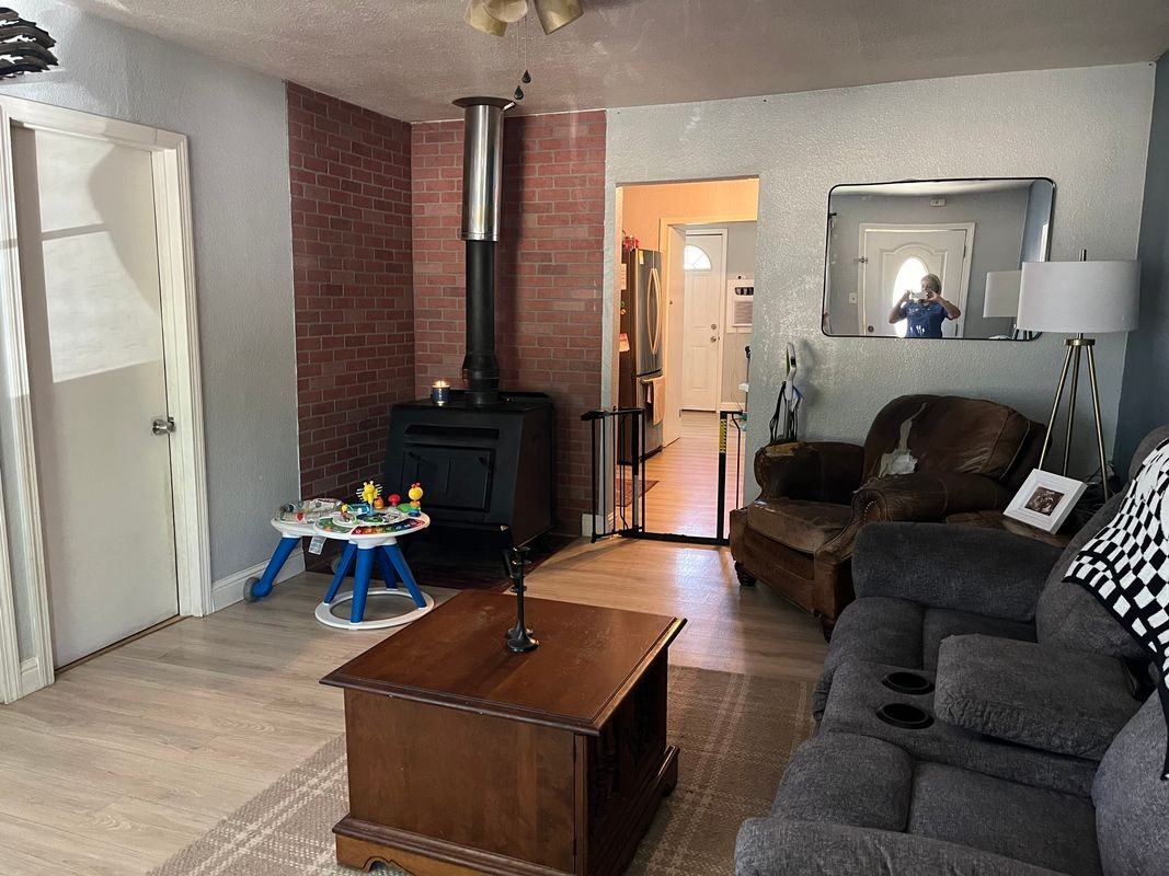 24016 Mclane Ave - Photo 2 of 10