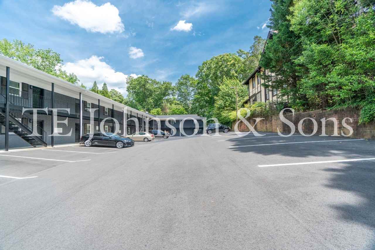 651 Summit St - Photo 2 of 20