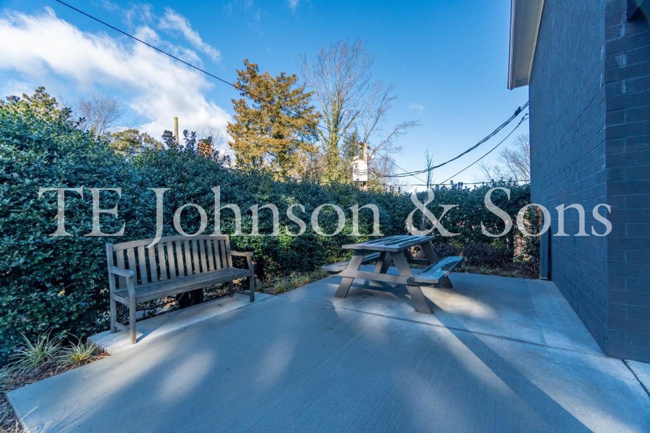 651 Summit St - Photo 6 of 20