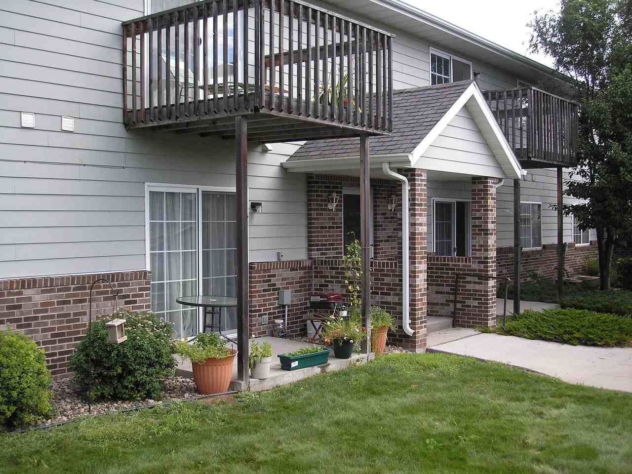 Teakwood Apartments - Photo 5 of 24