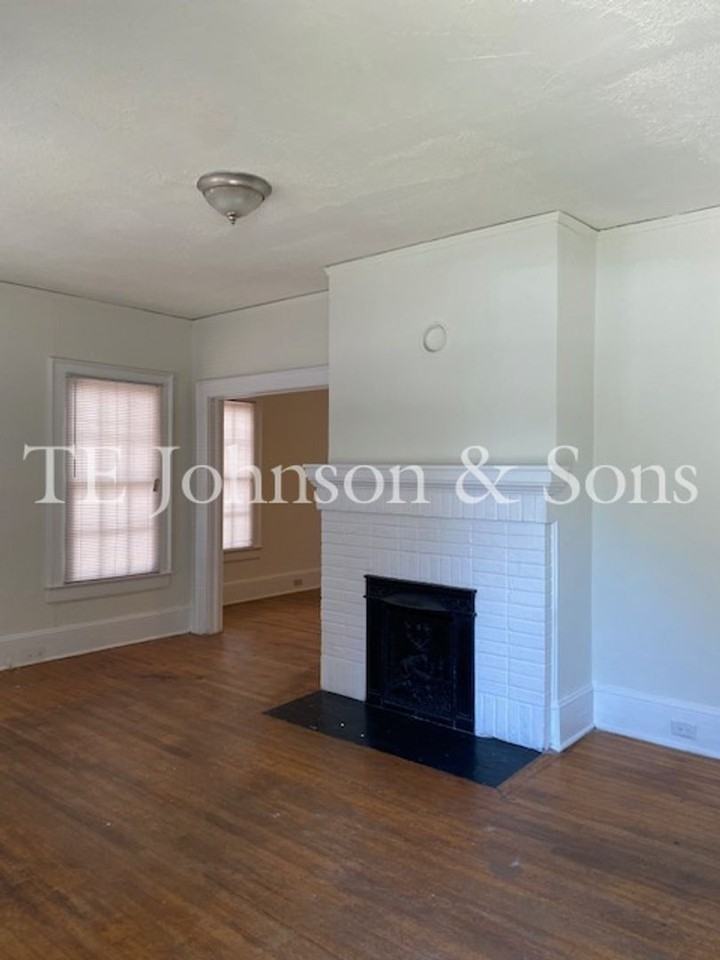 1936 Hinshaw Ave - Photo 2 of 15