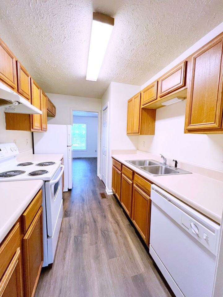 2200 Spring Garden St - Photo 5 of 8