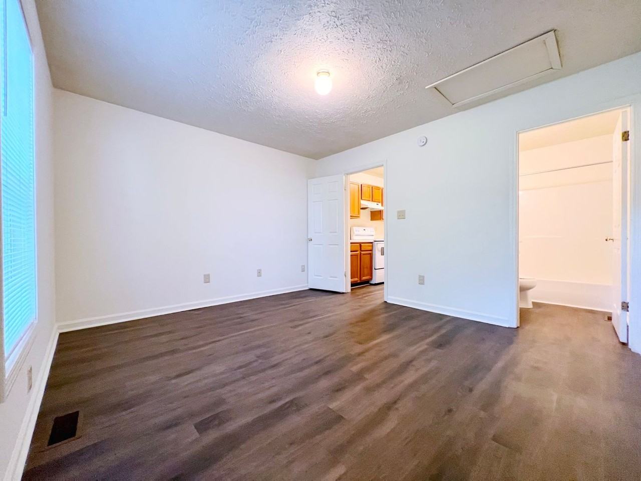 2200 Spring Garden St - Photo 6 of 8