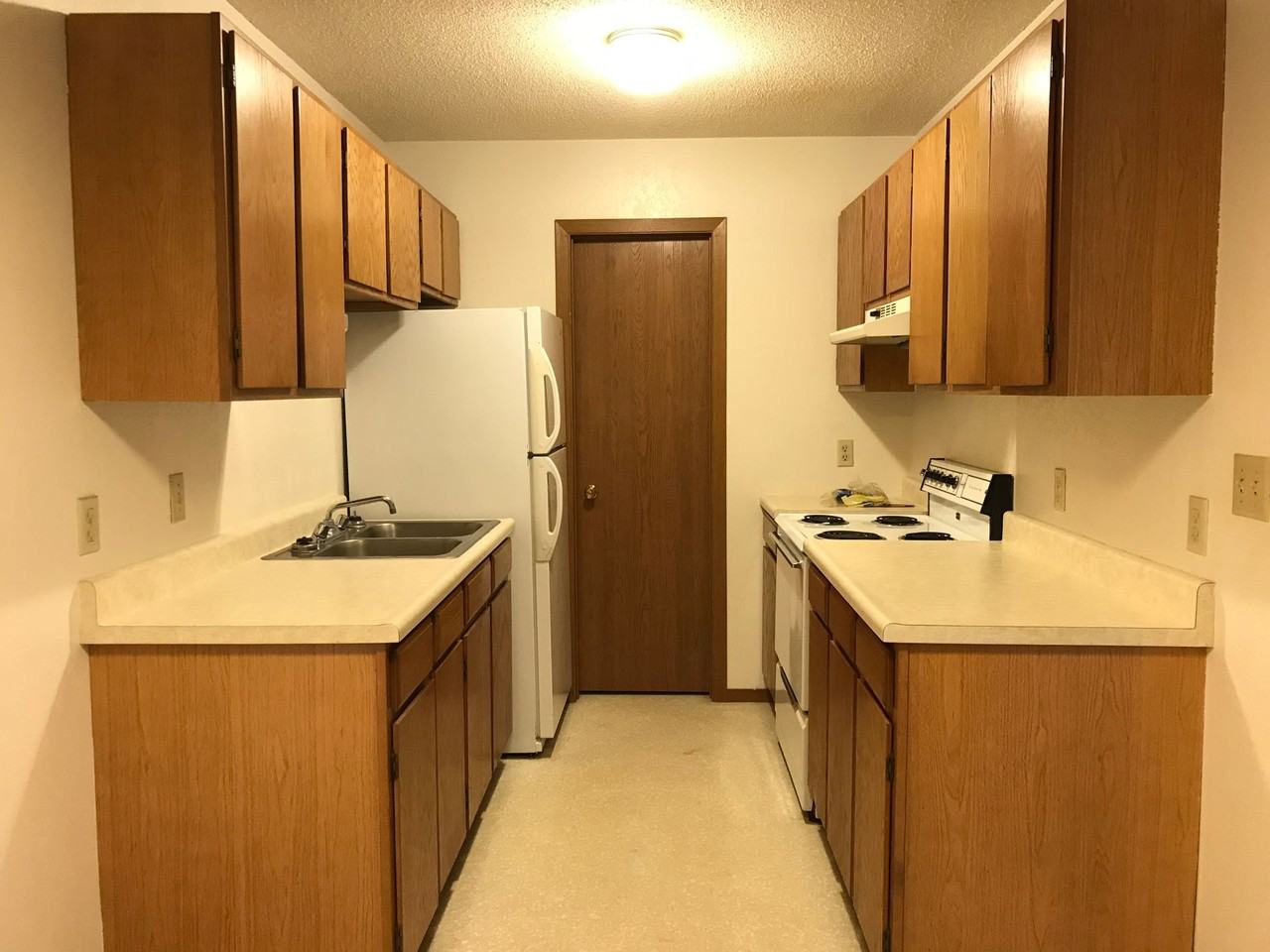 8 plex 1bd/1ba with Garage  $625 - Photo 2 of 8