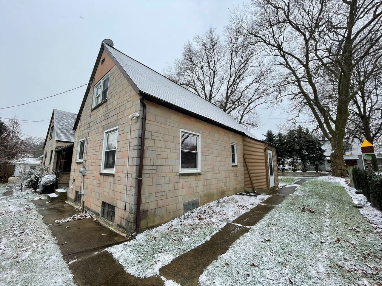 308 N College St - Photo 2 of 10
