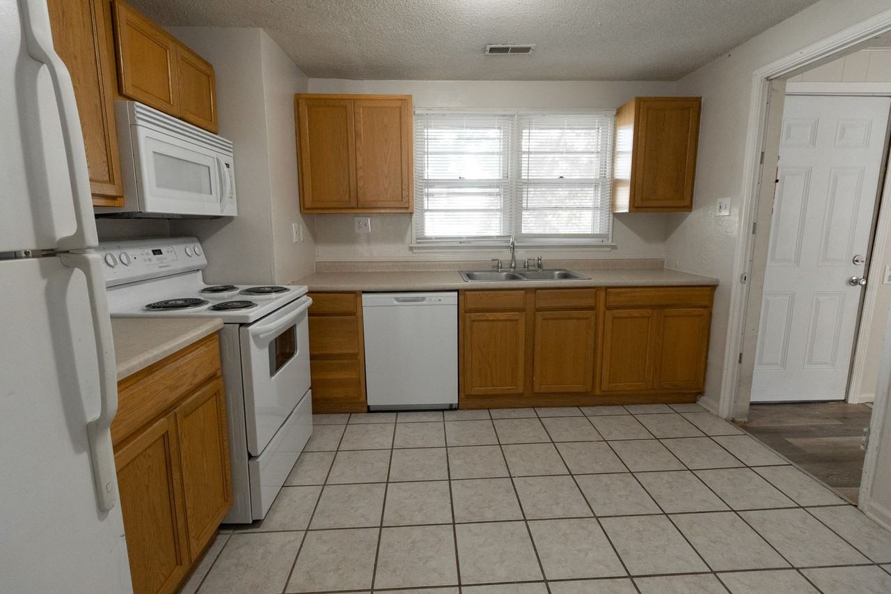 114 Fyfer Pl - Photo 6 of 18