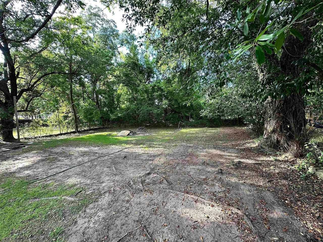 305 East Bradford Street - Photo 7 of 9