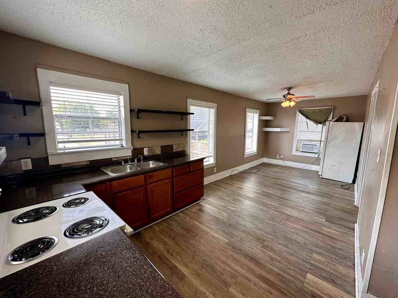 722 Avenue C - Photo 3 of 10