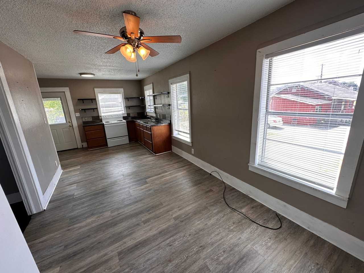 722 Avenue C - Photo 4 of 10