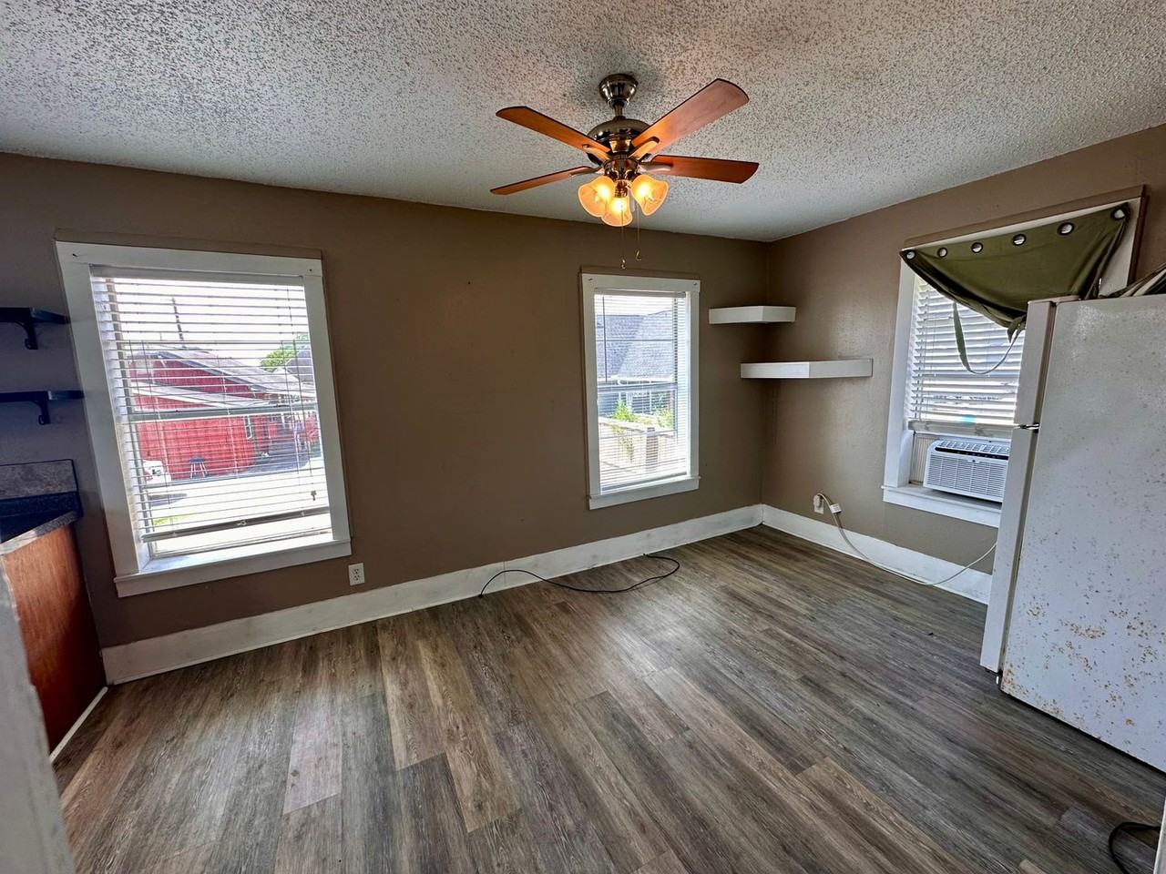 722 Avenue C - Photo 6 of 10