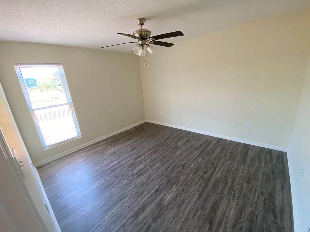 130 Twelve Oaks Court - Photo 3 of 5